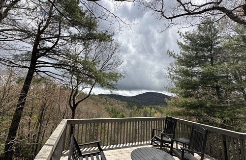 Highlands House | Pumpkin Hill on Little Bear Pen- three levels with a view!