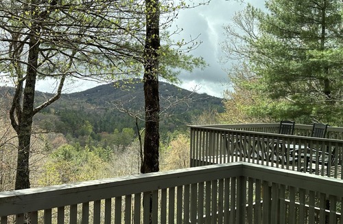 Highlands House | Pumpkin Hill on Little Bear Pen- three levels with a view!
