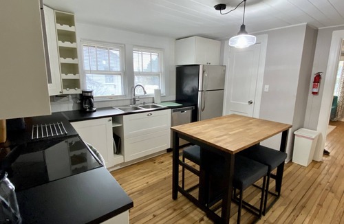 Kernersville Cottage | Quaint 2 bed 1 bath cottage style home