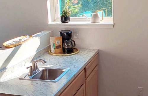 Hidden Valley House | Quaint, comfortable, fully equipped 1 bedroom, 1 bath unit centrally located!