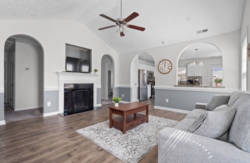 South View House | Quaint Cottage-3BR/2B House with Arcade and Fire Pit in Quiet Part of Hope Mills