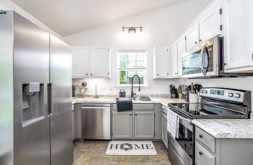 Holly Springs Cottage | Quaint Cottage of Holly Springs