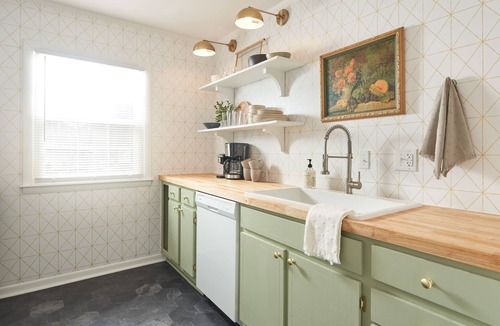Greensboro House | Quaint & Cozy Vintage Modern 2br 1.5ba Townhouse w/Pool in GSO