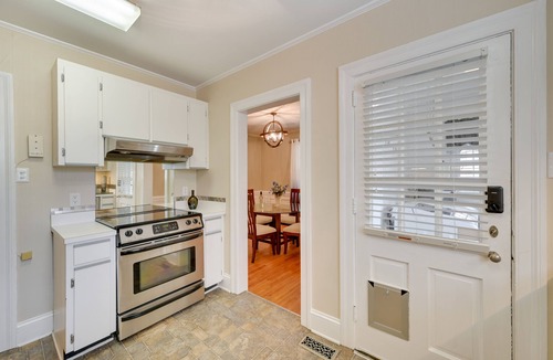 Goldsboro House | Quaint Goldsboro Home w/Screened-In Porch!