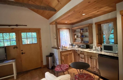 Lake Sequoyah Cabin | Quaint Highlands guest house cabin. Private and secluded.