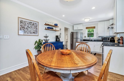 Marion House | Quaint Mill Cottage in Marion