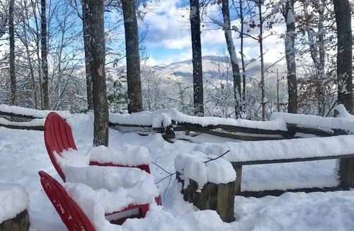 Topton Cabin | Quaint, Private log cabin mountain top retreat