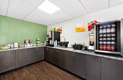 Raeford Hotel | Quality Inn Raeford