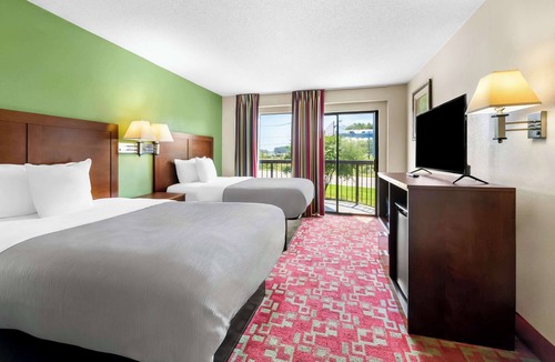 Selma Hotel | Quality Inn Selma - Smithfield