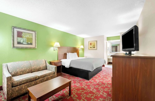 Selma Hotel | Quality Inn Selma - Smithfield