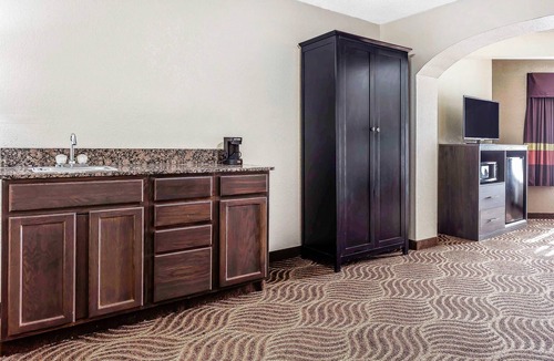 South Salisbury Hotel | Quality Inn & Suites
