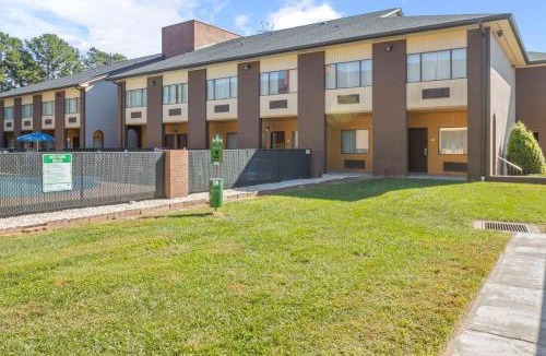 Hickory Hotel | Quality Suites Hickory South