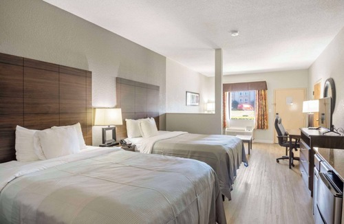 Hickory Hotel | Quality Suites Hickory South