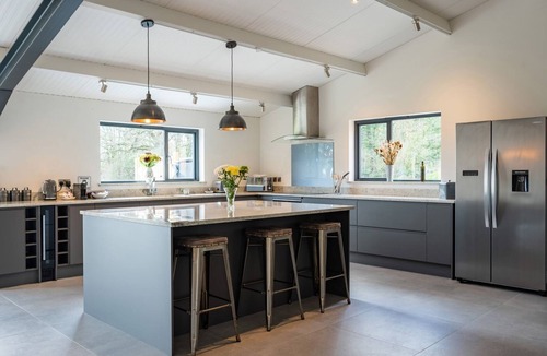 Honiton Cottage | QUANTOCK BARN, pet friendly, country holiday cottage in Honiton