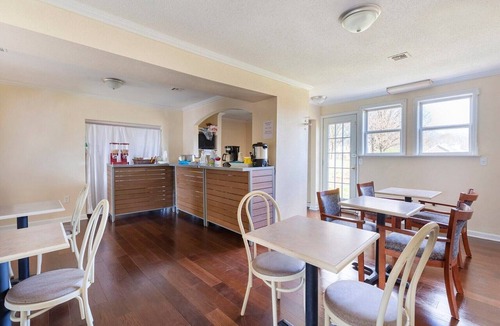 Cave City Apartment | Queen Bed | Non Smoking