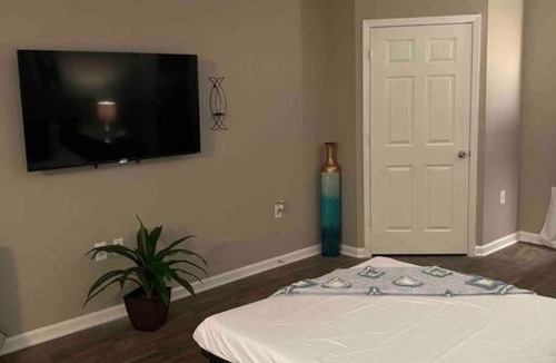 Greensboro Apartment | Queen bed+sofabed Streaming gym extended stay 5-15 minutes hospital/entertainment/downtown/airports