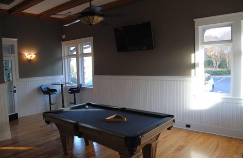 Greensboro Apartment | Queen bed+sofabed Streaming gym extended stay 5-15 minutes hospital/entertainment/downtown/airports