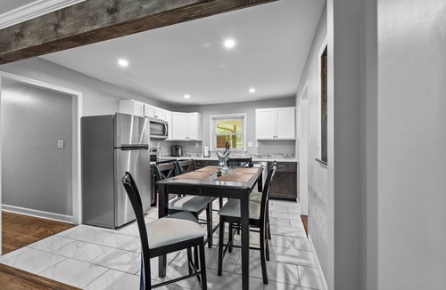 Aberdeen House | Queen Pines sleeps 8 nestled in the heart of the city Aberdeen/Pinehurst Area