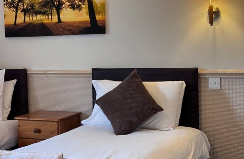 Hillsborough Hotel | Queens Ground