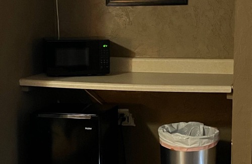Jacksonville Hotel | Quiet 1 bedroom/1 bath hotel room