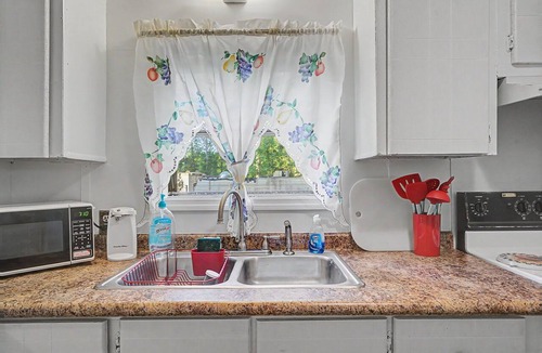 Maple Hill House | Quiet 2BR Retreat, Sleeps 4, Near Beaches & Nature