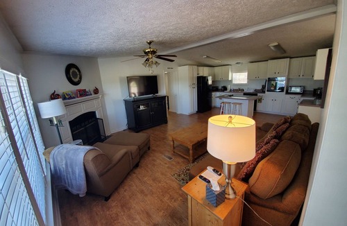 Aberdeen House | Quiet country living only minutes from town & golf.