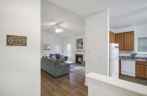 Walnut Creek House | Quiet Cul-de-sac, Hot Tub, Pac-Man, Newly Renovated!