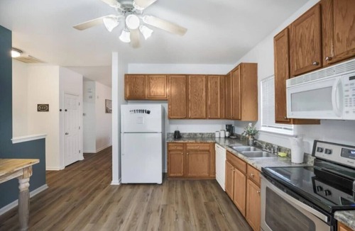 Walnut Creek House | Quiet Cul-de-sac, Hot Tub, Pac-Man, Newly Renovated!
