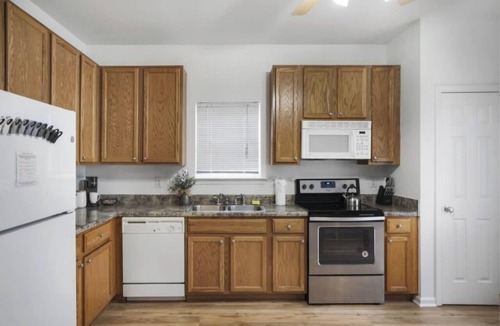 Walnut Creek House | Quiet Cul-de-sac, Hot Tub, Pac-Man, Newly Renovated!