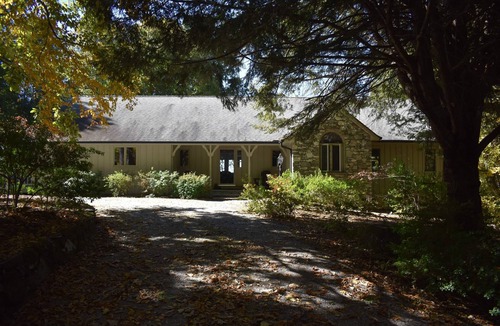 Saluda House | Quiet, Extensive Mountain View Escape with 40+ private acres - 3 miles from town