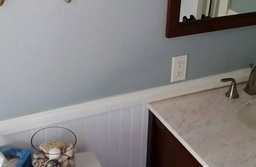 Carrboro House | Quiet & Tasteful 1920's Home in Desirable Linwood