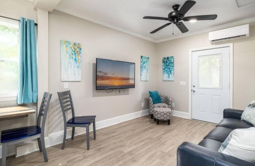 High Point House | Quietude Place, Stylish 2 Bedroom House with Full Kitchen