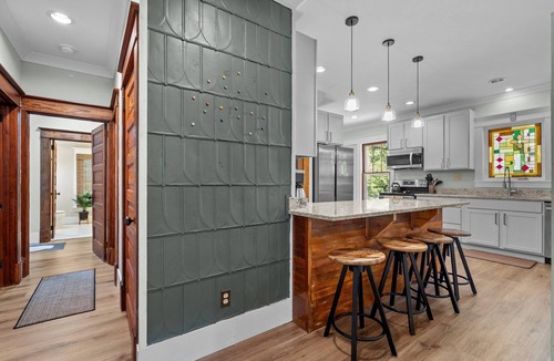 Southern Pines House | Quirky Cottage - Downtown Southern Pines