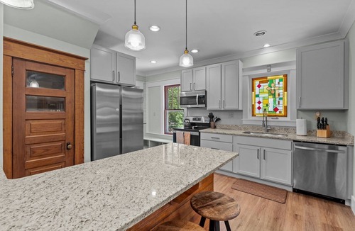 Southern Pines House | Quirky Cottage - Downtown Southern Pines