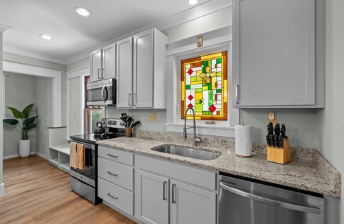 Southern Pines House | Quirky Cottage - Downtown Southern Pines