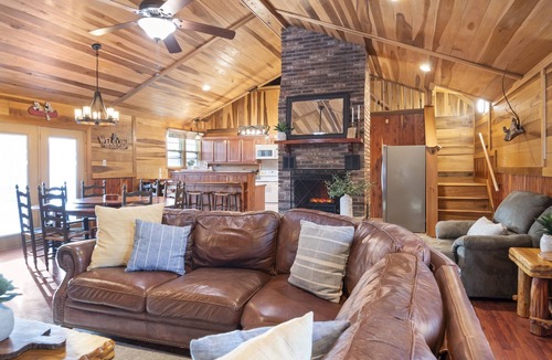Dover Cabin | Raccoon Retreat 🏠 on the Kentucky Lake 🎣