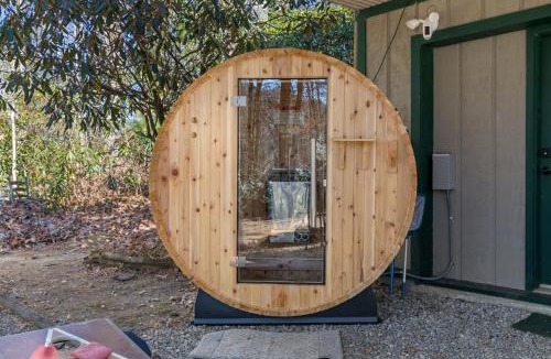 Lake Toxaway House | Rainbow Falls Cabin - Sauna - Hot Tub - Foosball