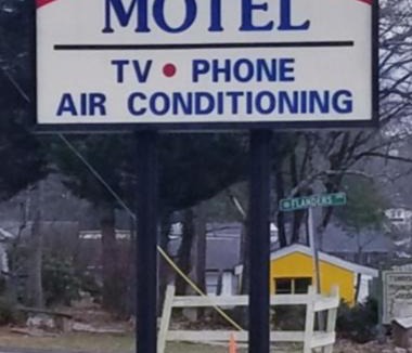 Hendersonville Hotel | Rainbow Motel
