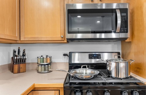 Cary House | Raleigh-Cary HEATED Pool/Hot Tub/NEAR Pickleball/Dog & Family Friendly