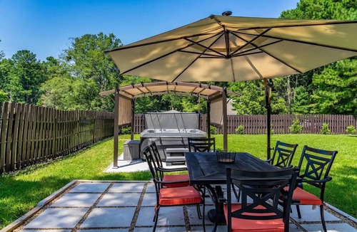 Umstead House | Raleigh Home w/Land and Hot Tub!