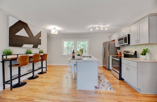 Southeast Raleigh House | Raleigh House-Large Groups, Basement with Gameroom