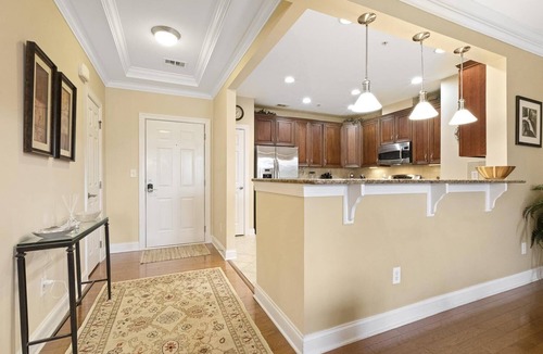 Brier Creek Country Club Condo | Raleigh luxurious Garage Pool Hot Tub Golf Elevator Airport Resort Shopping