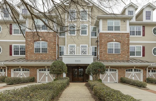 Brier Creek Country Club Condo | Raleigh luxurious Garage Pool Hot Tub Golf Elevator Airport Resort Shopping