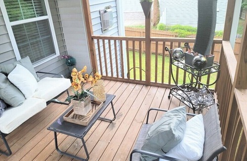 Olivia House | Raleigh Suburb - 5-bedroom/3.5-bathroom