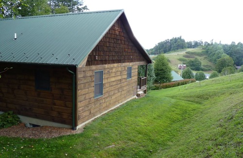 Boone Cabin | Ralph's Place 6 Min to Downtown Immaculately Kept