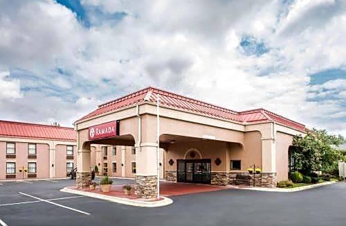 Hendersonville Hotel | Ramada by Wyndham Hendersonville