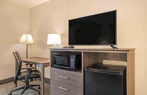 Hendersonville Hotel | Ramada by Wyndham Hendersonville
