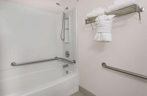 Asheville Hotel | Ramada by Wyndham Asheville Southeast