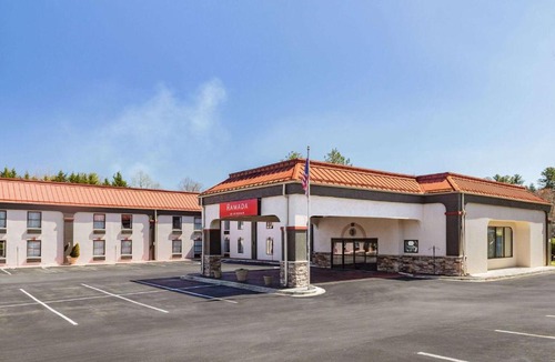 Hendersonville Hotel | Ramada by Wyndham Hendersonville