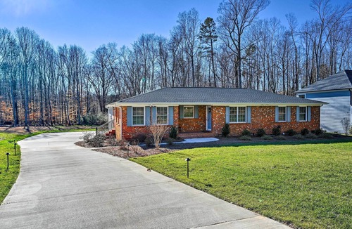 Lake Jeanette House | Ranch-Style Home 7 Mi to Downtown Greensboro!